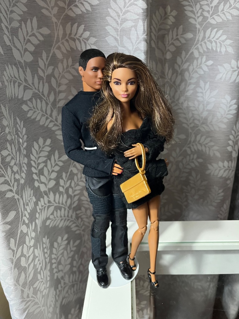 Barbie 2017 Made to Move - Skateboarder Barbie Doll - Picture 4 of 10